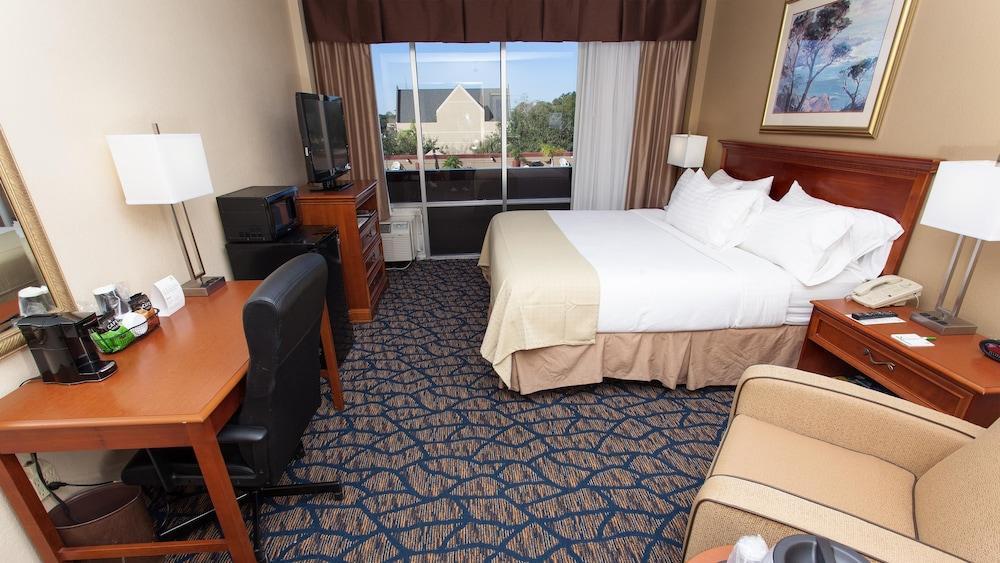 Holiday Inn Gainesville-University Center By Ihg Екстериор снимка